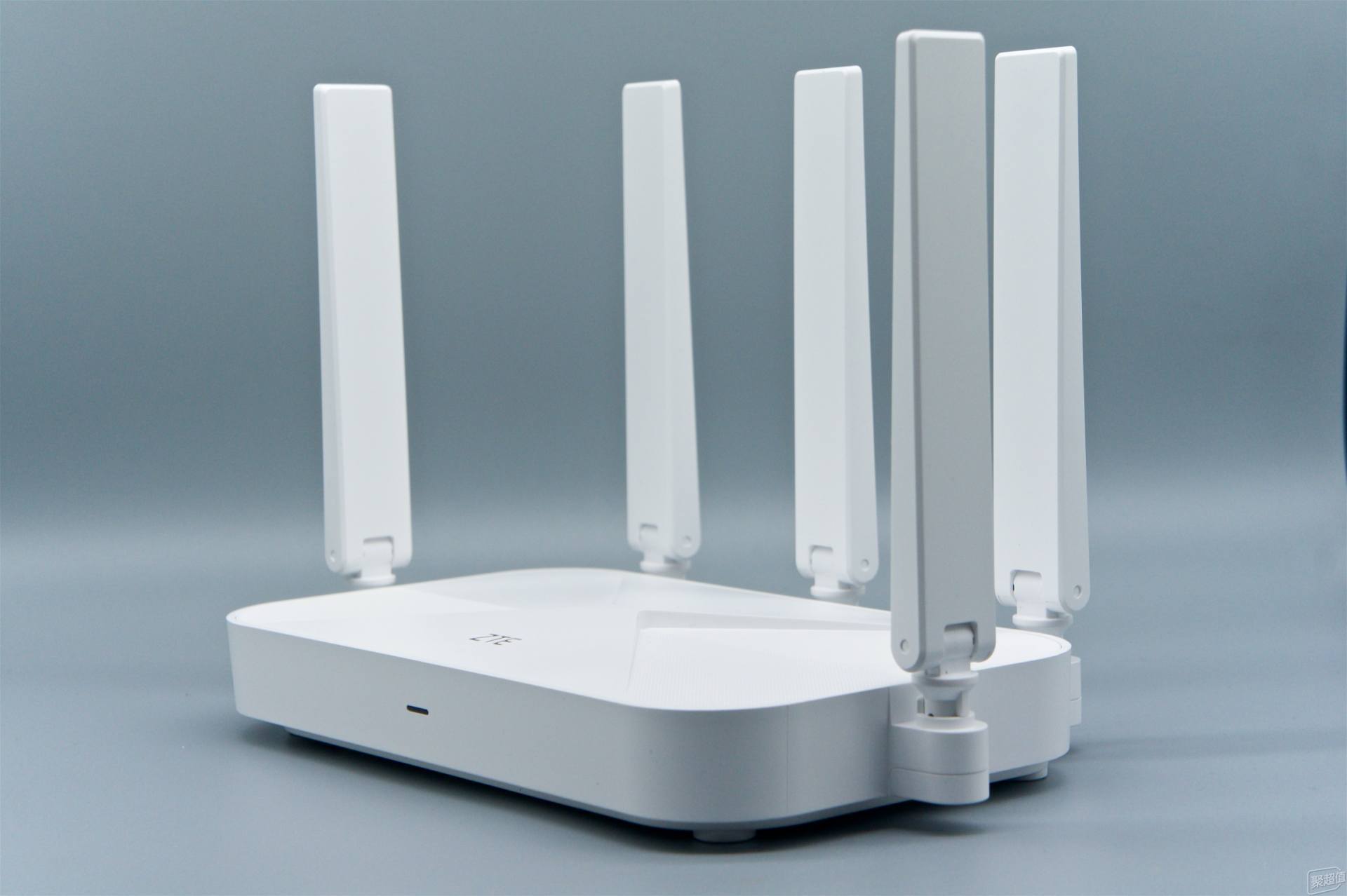 5条辫子的满血WiFi6 Mesh组网 中兴AX3000巡天版路由器实测